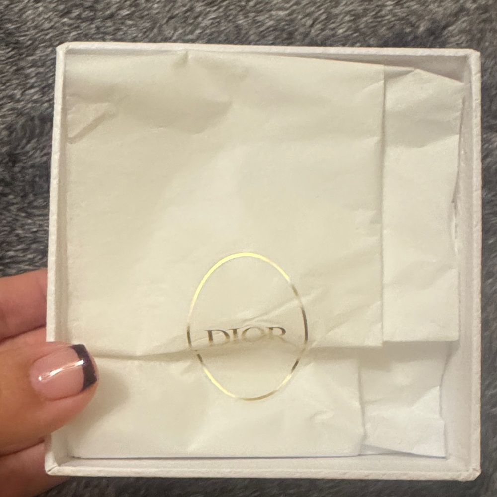 Dior Cream Textured Box with Gold Lettering - Picture 2 of 4
